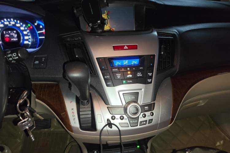 Used Honda Odyssey 2013 2.4L Elite Edition Audio And AC Panel