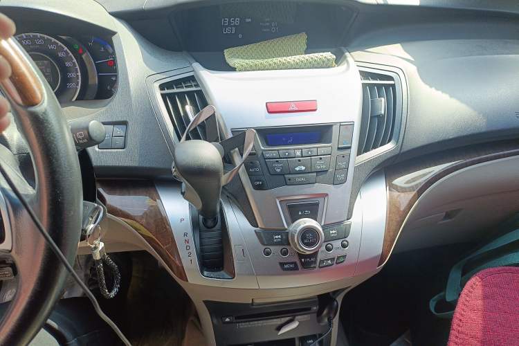 Used Honda Odyssey 2013 2.4L Luxury Edition Audio And AC Panel