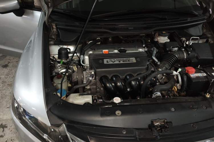 Used Honda Odyssey 2013 2.4L Elite Edition Engine Bay Right