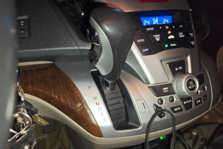 Used Honda Odyssey 2013 2.4L Elite Edition Gear Lever