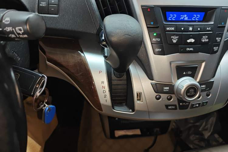 Used Honda Odyssey 2013 2.4L Luxury Edition Gear Lever