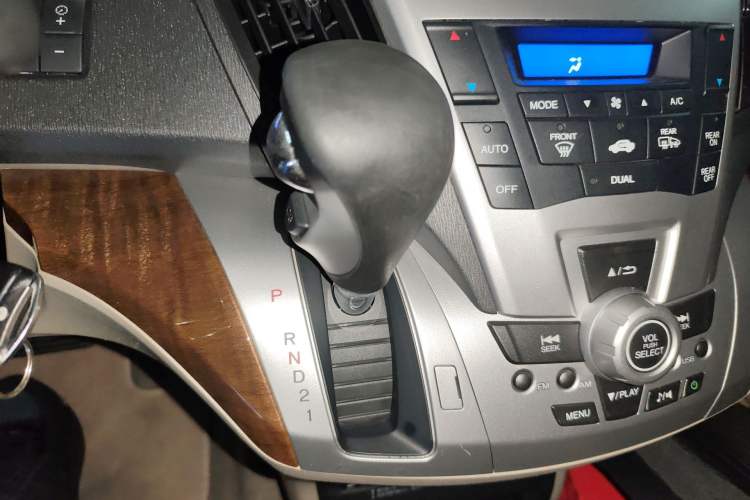 Used Honda Odyssey 2013 2.4L Elite Edition Gear Lever