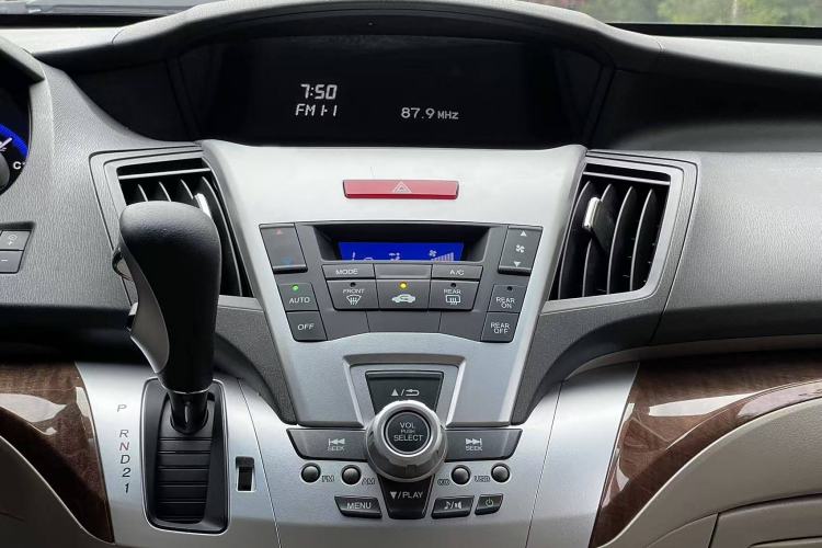 Used Honda Odyssey 2013 2.4L Comfort Edition Interior 2