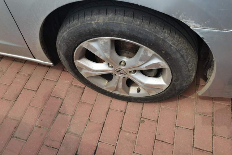 Used Honda Odyssey 2013 2.4L Luxury Edition Right Front Wheel Hub