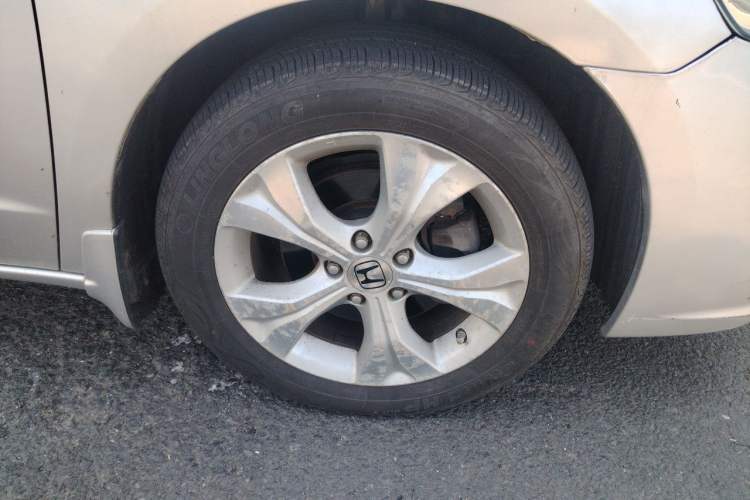 Used Honda Odyssey 2013 2.4L Luxury Edition Right Front Wheel Hub