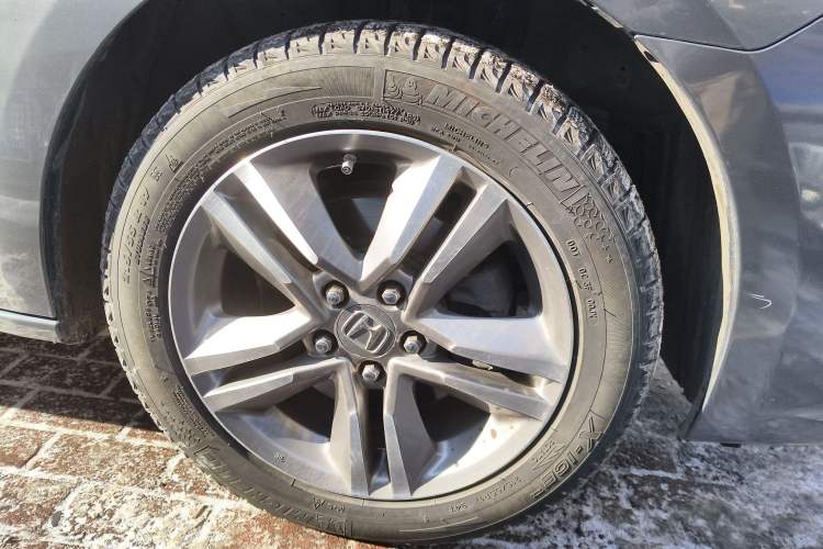 Used Honda Odyssey 2013 2.4L Elite Edition Right Front Wheel Hub