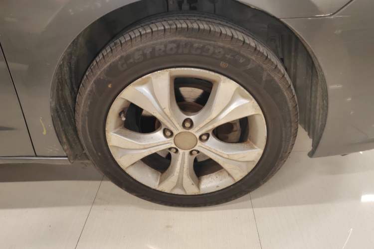 Used Honda Odyssey 2013 2.4L Luxury Edition Right Front Wheel Hub