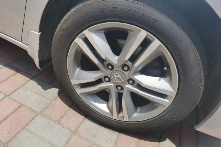 Used Honda Odyssey 2013 2.4L Luxury Edition Right Front Wheel Hub