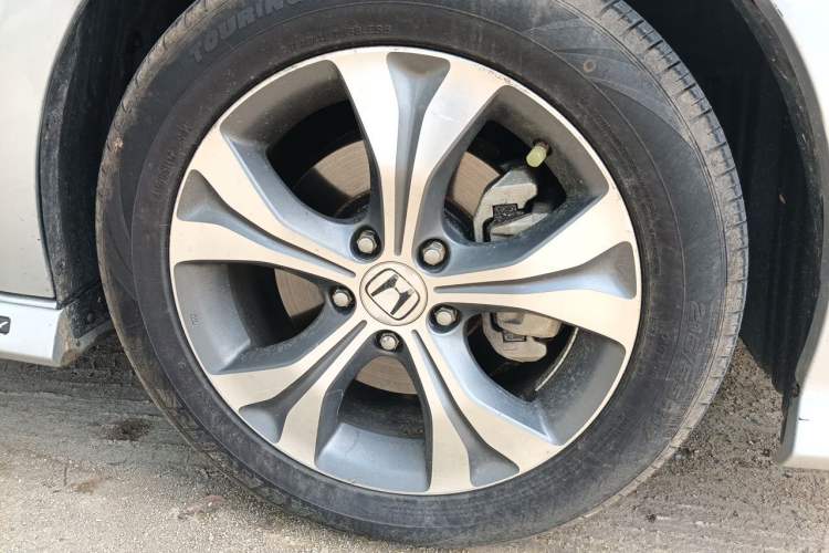 Used Honda Odyssey 2013 2.4L Sport Edition Right Front Wheel Hub