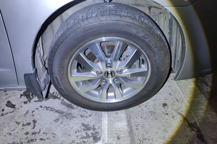 Used Honda Odyssey 2013 2.4L Elite Edition Right Front Wheel Hub