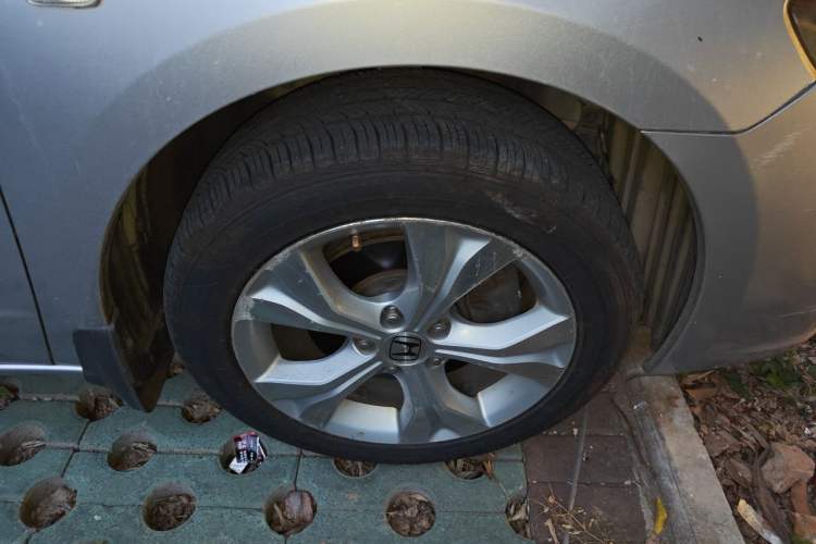 Used Honda Odyssey 2013 2.4L Luxury Edition Right Front Wheel Hub