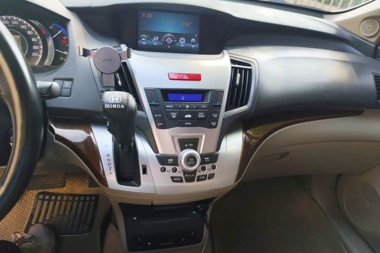 Used Honda Odyssey 2013 2.4L Luxury Edition Audio And AC Panel