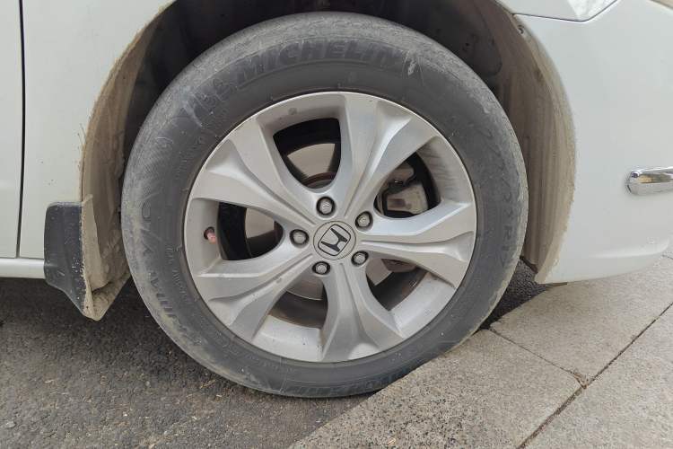 Used Honda Odyssey 2013 2.4L Luxury Edition Right Front Wheel Hub