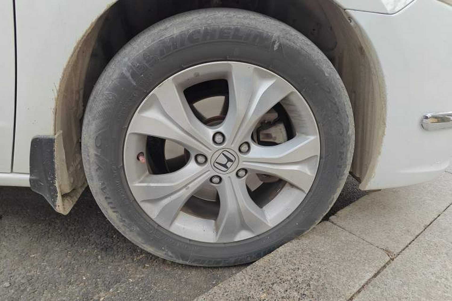Used Honda Odyssey 2013 2.4L Luxury Edition Right Front Wheel Hub