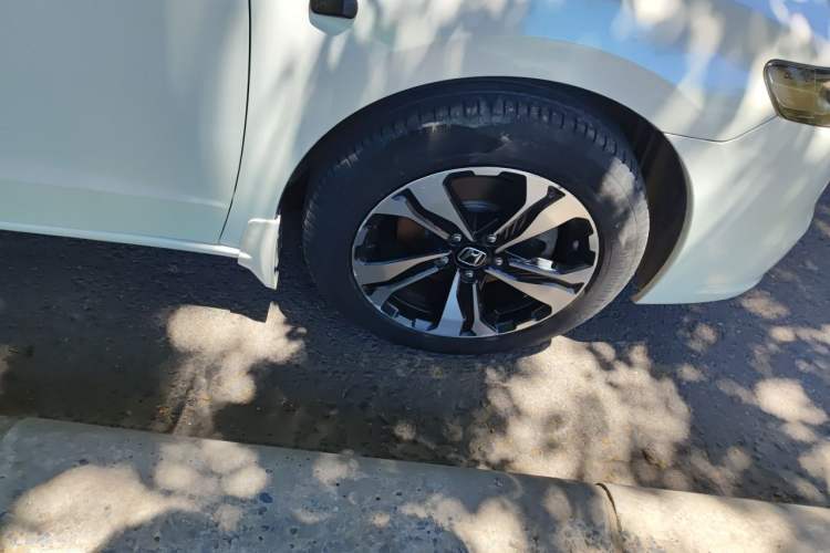 Used Honda Odyssey 2013 2.4L Luxury Edition Right Front Wheel Hub