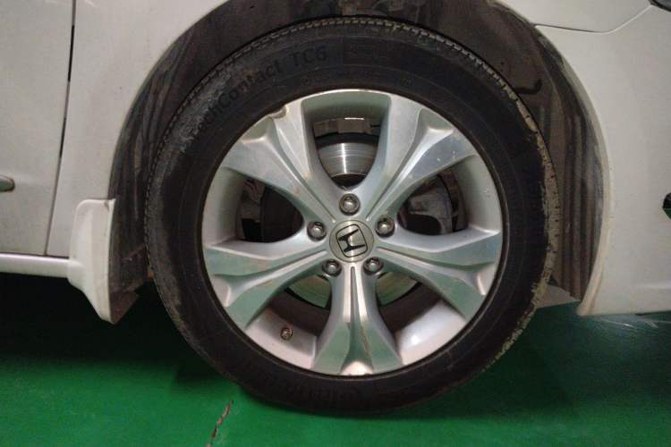 Used Honda Odyssey 2013 2.4L Luxury Edition Right Front Wheel Hub