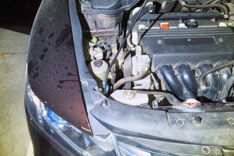 Used Honda Odyssey 2014 2.4L Elite Edition Engine Bay Right