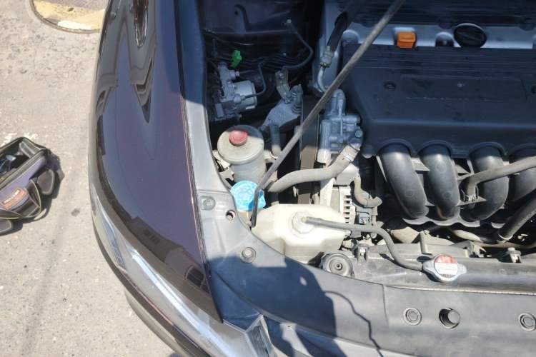 Used Honda Odyssey 2014 2.4L Elite Edition Engine Bay Right