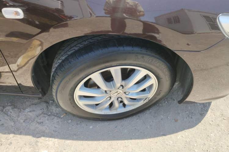 Used Honda Odyssey 2014 2.4L Elite Edition Right Front Wheel Hub