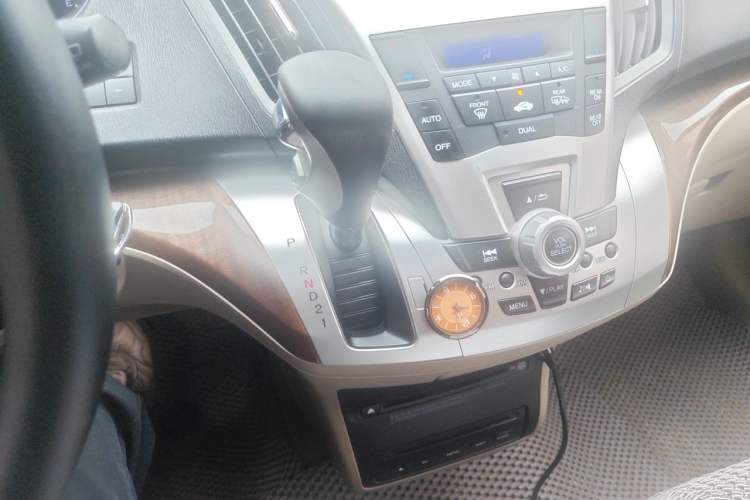 Used Honda Odyssey 2014 2.4L Luxury Edition Gear Lever