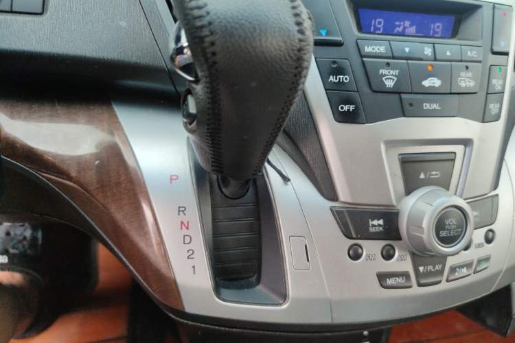 Used Honda Odyssey 2014 2.4L Luxury Edition Gear Lever