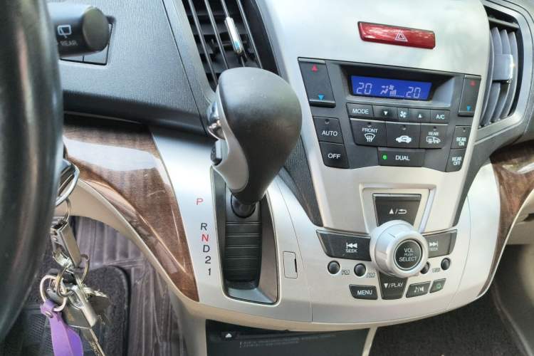 Used Honda Odyssey 2014 2.4L Luxury Edition Gear Lever