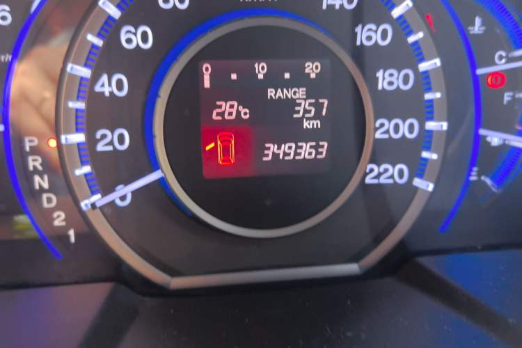 Used Honda Odyssey 2014 2.4L Luxury Edition Odometer Close Up