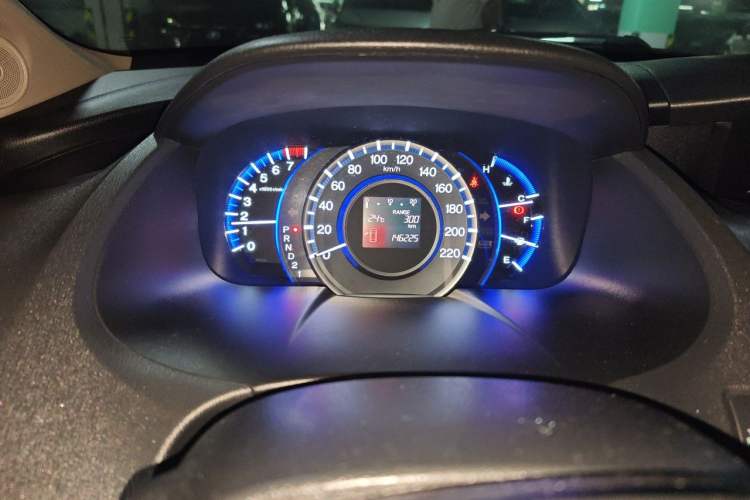 Used Honda Odyssey 2014 2.4L Luxury Edition Odometer Close Up
