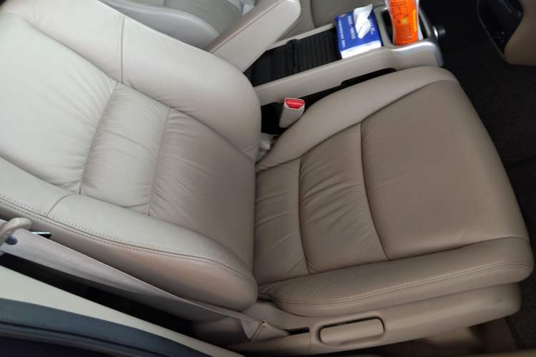 Used Honda Odyssey 2014 2.4L Elite Edition Right Front Seat