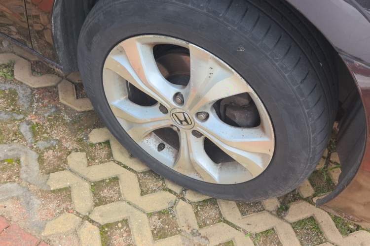 Used Honda Odyssey 2014 2.4L Luxury Edition Right Front Wheel Hub