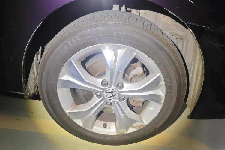 Used Honda Odyssey 2014 2.4L Luxury Edition Right Front Wheel Hub