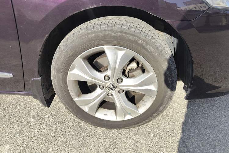 Used Honda Odyssey 2014 2.4L Luxury Edition Right Front Wheel Hub