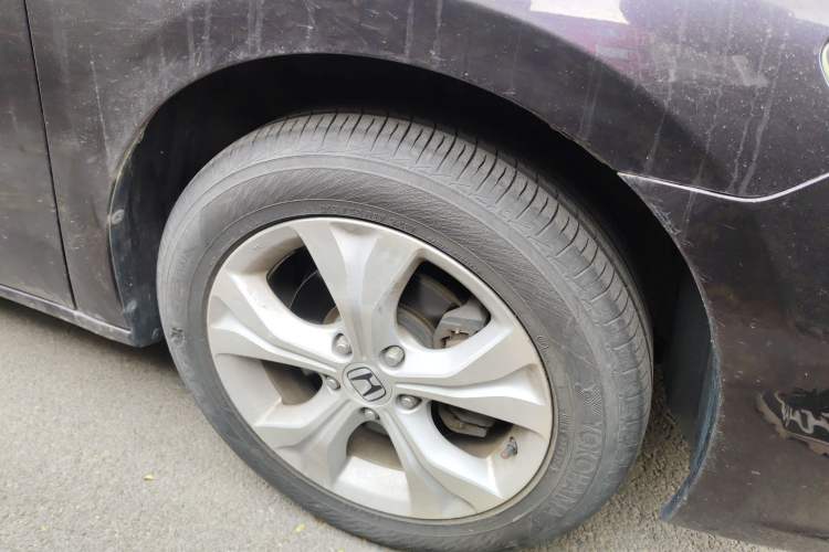 Used Honda Odyssey 2014 2.4L Luxury Edition Right Front Wheel Hub