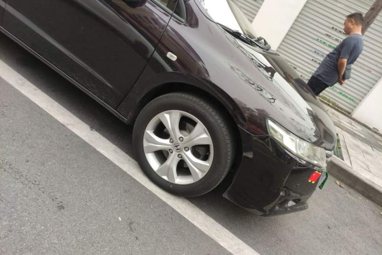 Used Honda Odyssey 2014 2.4L Luxury Edition Right Front Wheel Hub
