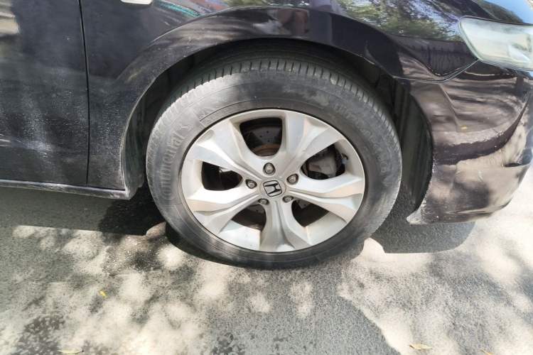 Used Honda Odyssey 2014 2.4L Luxury Edition Right Front Wheel Hub