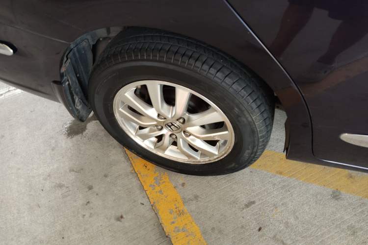 Used Honda Odyssey 2014 2.4L Elite Edition Right Rear Wheel Hub