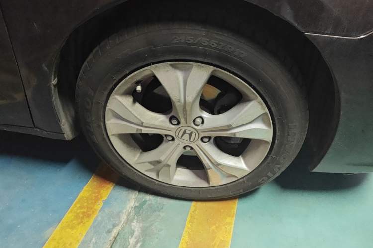 Used Honda Odyssey 2014 2.4L Luxury Edition Right Front Wheel Hub