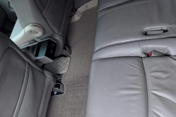 Used Honda Odyssey 2014 2.4L Elite Edition Interior 2