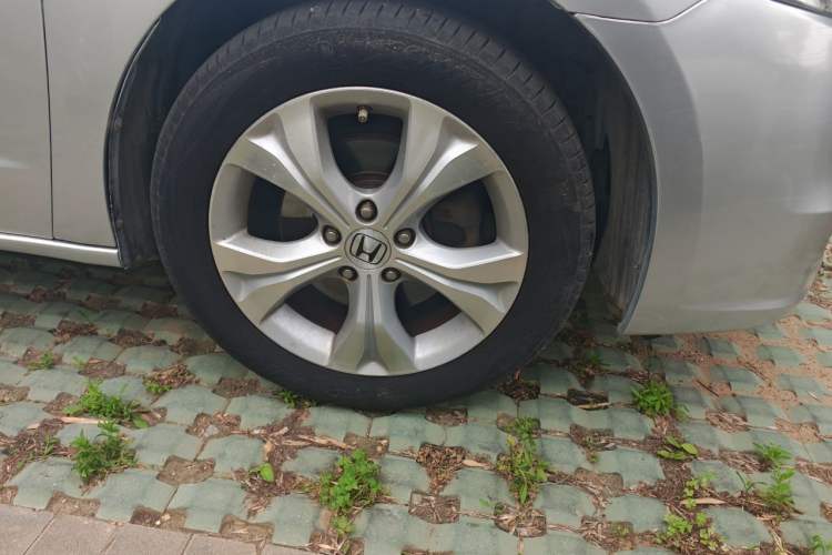 Used Honda Odyssey 2014 2.4L Luxury Edition Right Front Wheel Hub