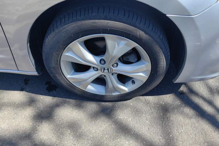 Used Honda Odyssey 2014 2.4L Luxury Edition Right Front Wheel Hub