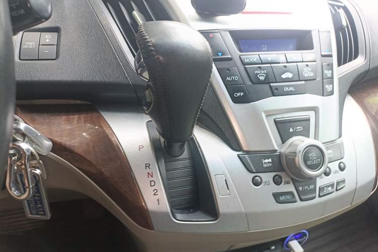 Used Honda Odyssey 2014 2.4L Luxury Edition Gear Lever