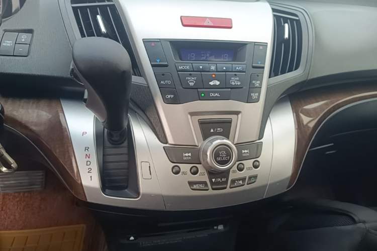 Used Honda Odyssey 2014 2.4L Luxury Edition Gear Lever