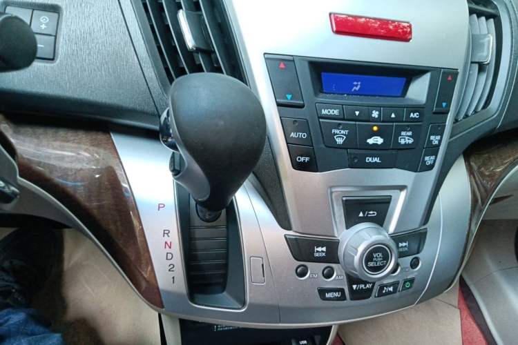 Used Honda Odyssey 2014 2.4L Elite Edition Gear Lever