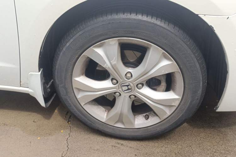 Used Honda Odyssey 2014 2.4L Luxury Edition Right Front Wheel Hub