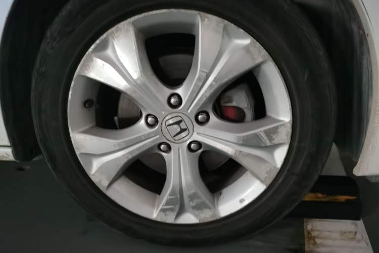 Used Honda Odyssey 2014 2.4L Luxury Edition Right Front Wheel Hub