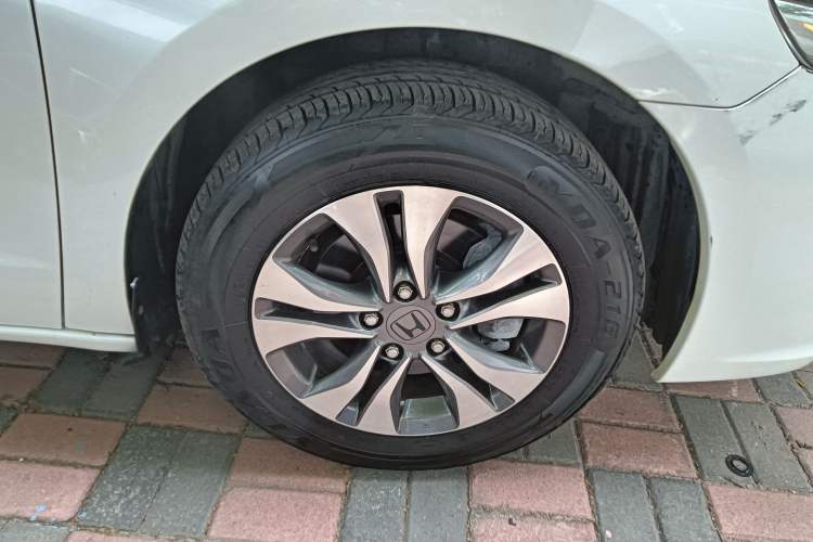 Used Honda Odyssey 2014 2.4L Elite Edition Right Front Wheel Hub