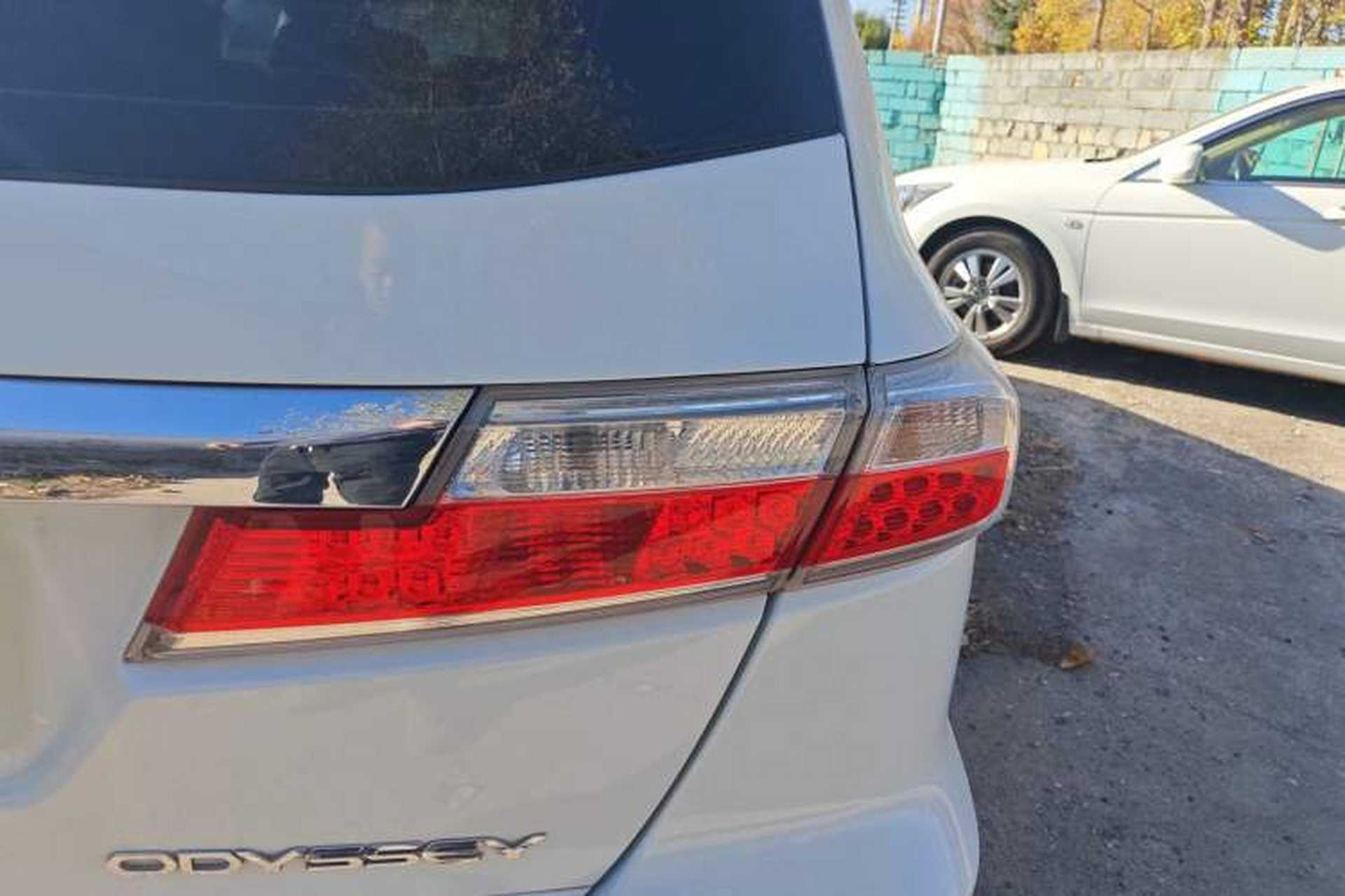 Used Honda Odyssey 2014 2.4L Luxury Edition Right Rear Taillight