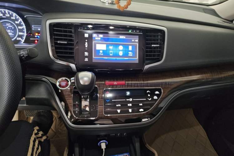 Used Honda Odyssey 2015 Updated Version 2.4L Smart Edition Audio And AC Panel