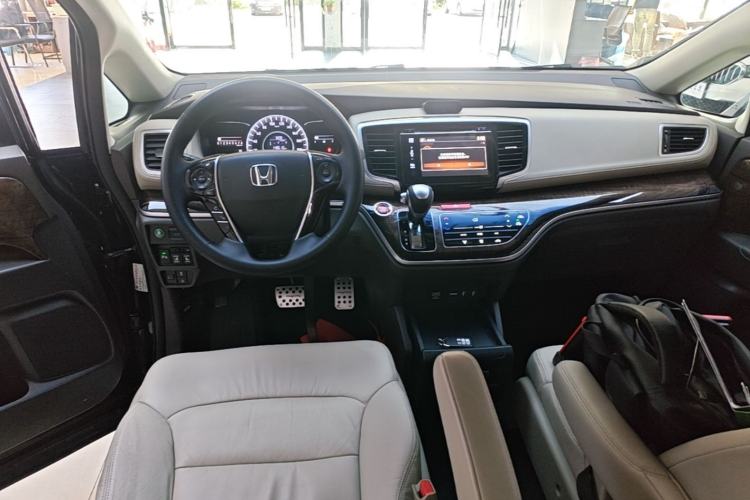 Used Honda Odyssey 2015 Revised 2.4L Luxury Edition Center Console