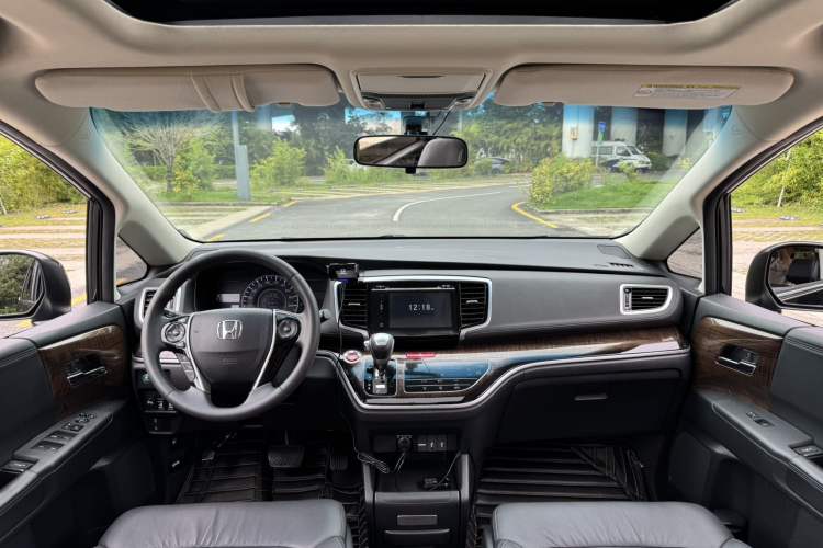 Used Honda Odyssey 2015 Updated Version 2.4L Smart Edition Center Console